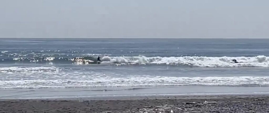 【実証】冬装備（5mmフルスーツ＋ブーツ＋グローブ）を着て夏のサーフボードでパドルしてみた疲労度の違い